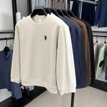 A stylish and luxurious crew-neck sweatshirt, an exquisite choice for autumn and winter trends,